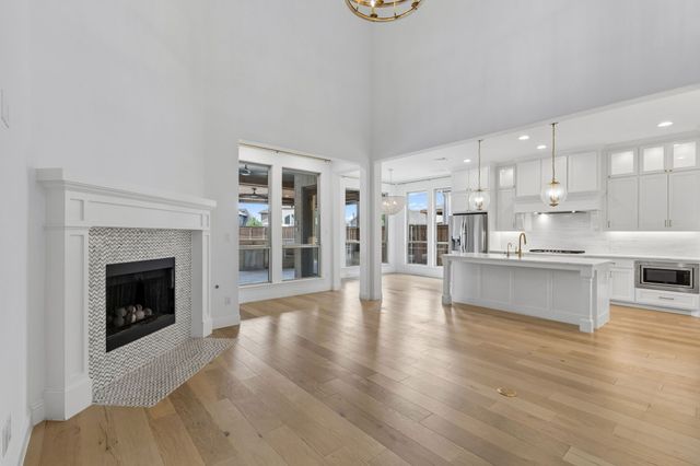 8213 Western, The Colony, TX 75056