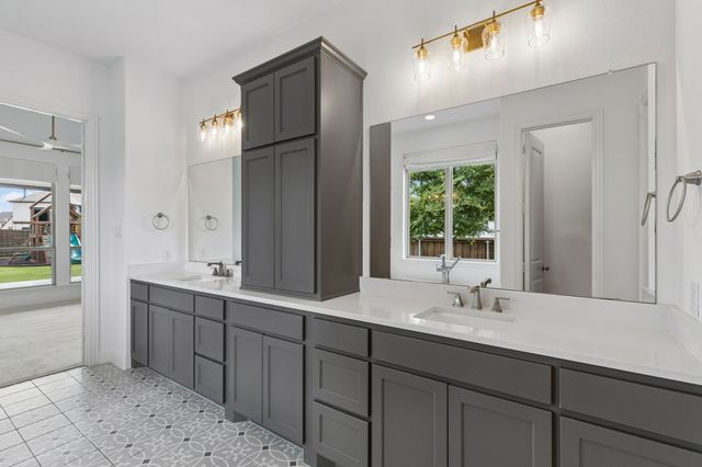 8213 Western, The Colony, TX 75056