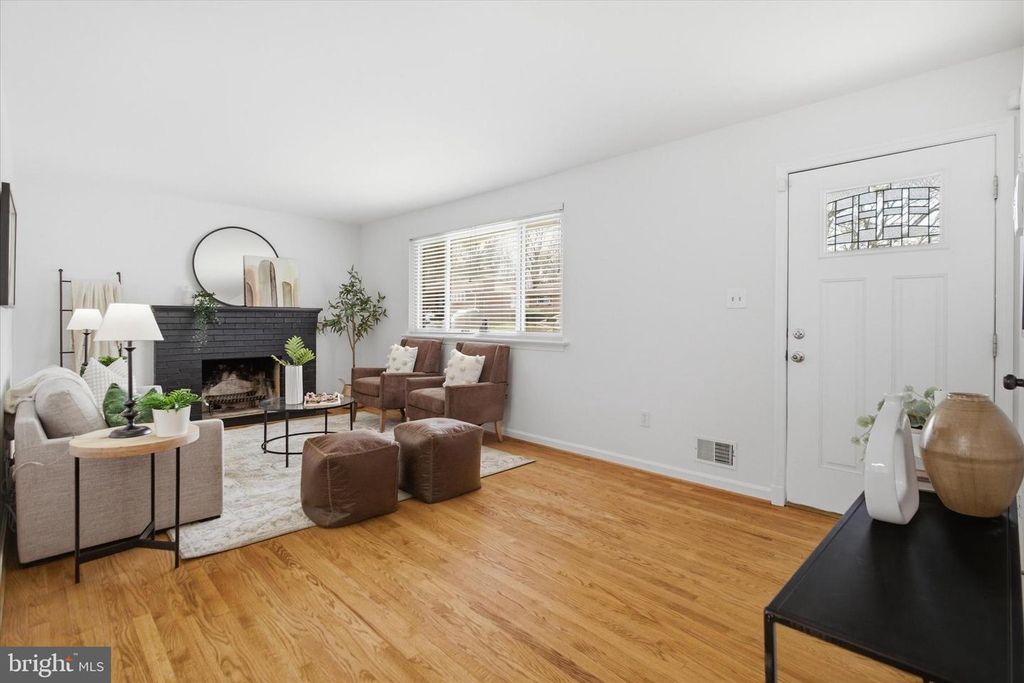 7400 COLCHESTER DR, Clinton, MD 20735