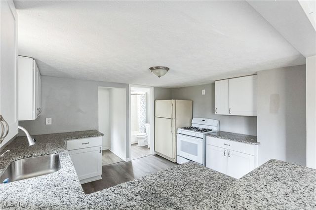 2564 Forest Drive, Hinckley, OH 44233