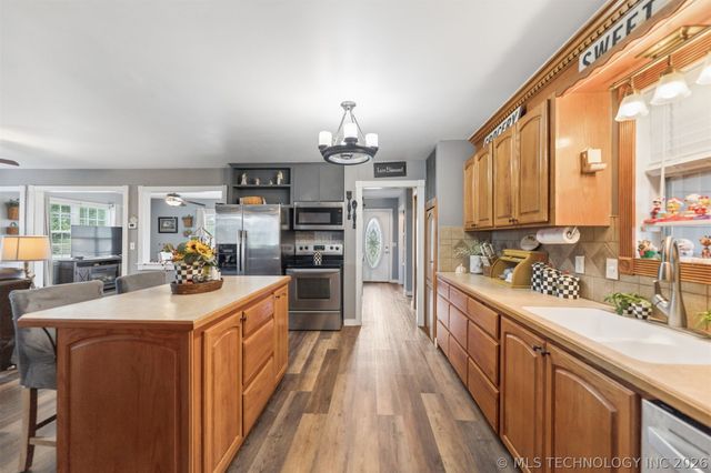2541 W 430 Road, Adair, OK 74330