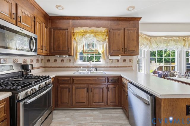 10424 Oakside Dr, Richmond, VA 23237
