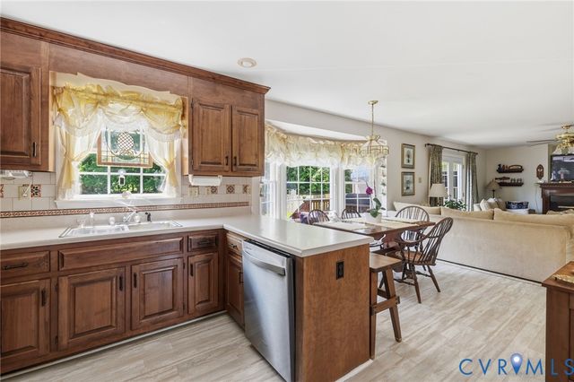 10424 Oakside Dr, Richmond, VA 23237