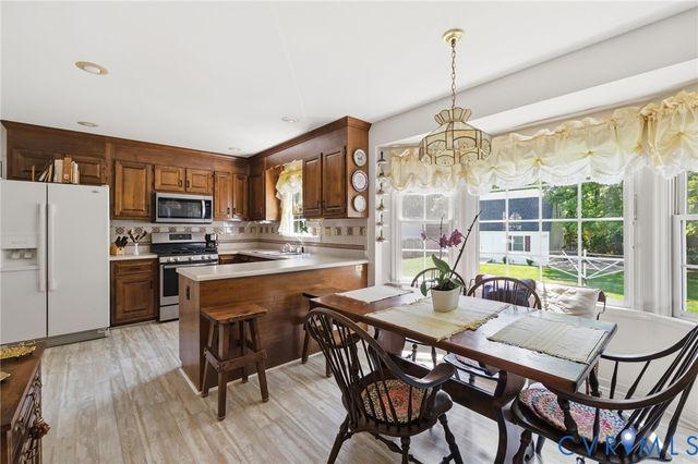 10424 Oakside Dr, Richmond, VA 23237