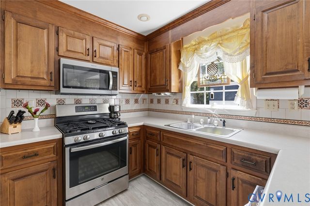 10424 Oakside Dr, Richmond, VA 23237