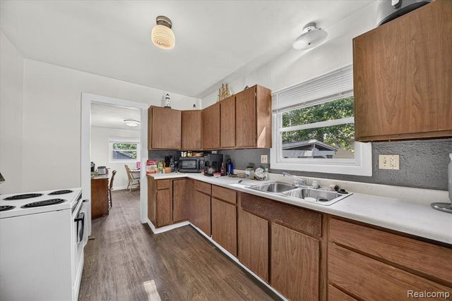 521 E Paulson Street, Lansing, MI 48906