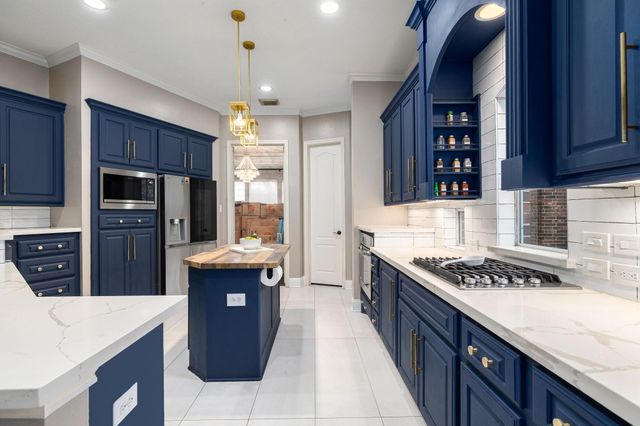 2512 W Ranch Drive, Friendswood, TX 77546