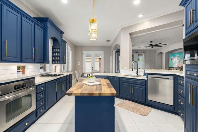 2512 W Ranch Drive, Friendswood, TX 77546