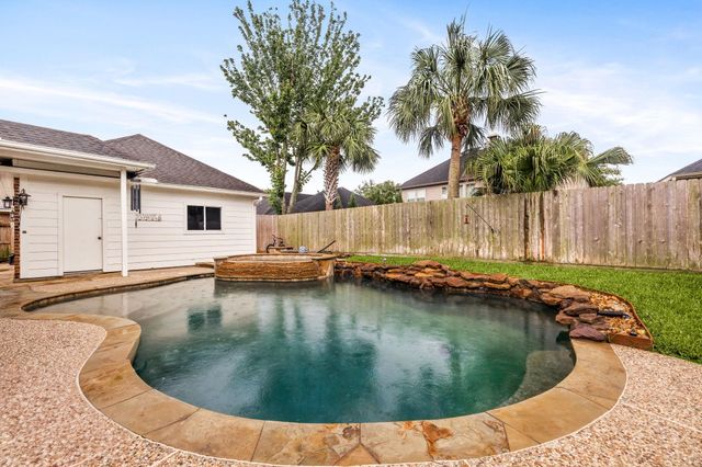 2512 W Ranch Drive, Friendswood, TX 77546
