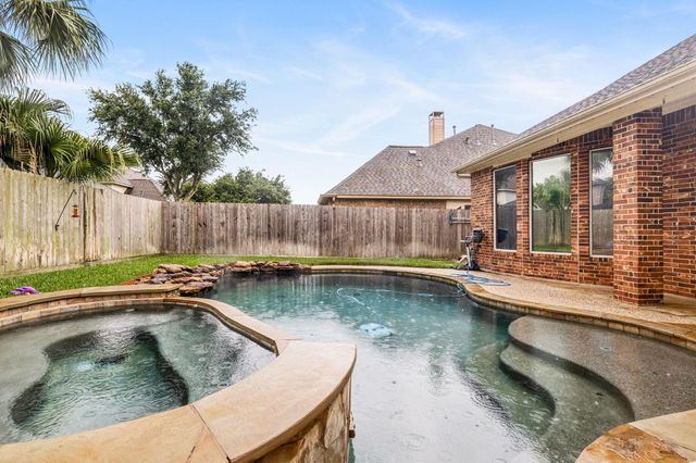 2512 W Ranch Drive, Friendswood, TX 77546