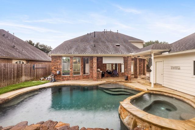 2512 W Ranch Drive, Friendswood, TX 77546
