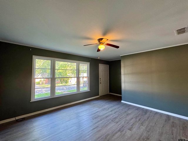 1725 S. Mahon, Tyler, TX 75701