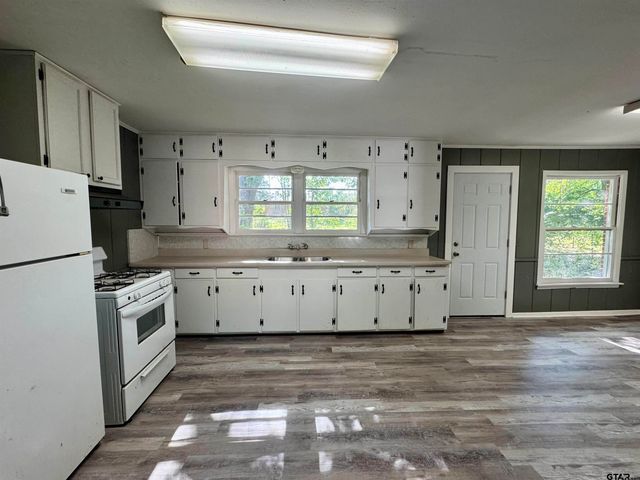 1725 S. Mahon, Tyler, TX 75701