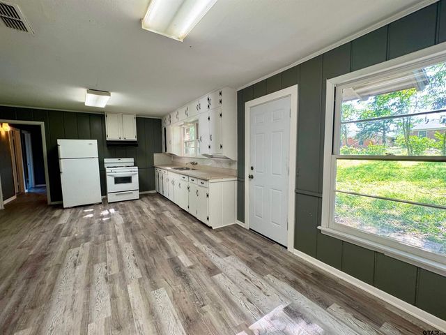 1725 S. Mahon, Tyler, TX 75701