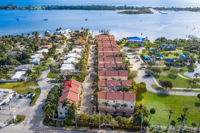 104 Harbors Way, Boynton Beach, FL 33435