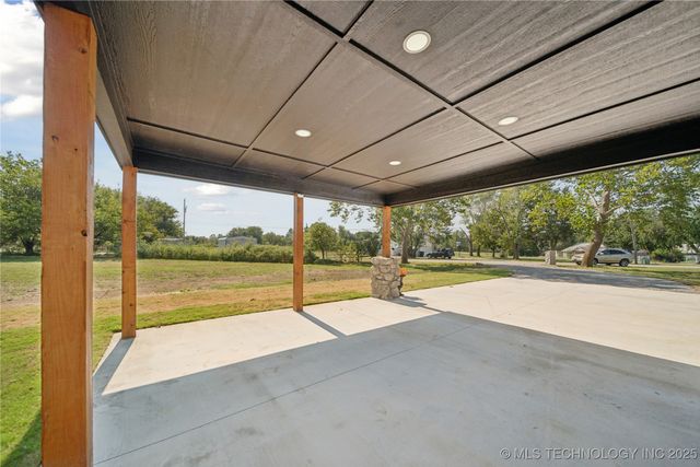 11325 N 123rd Avenue, Collinsville, OK 74021