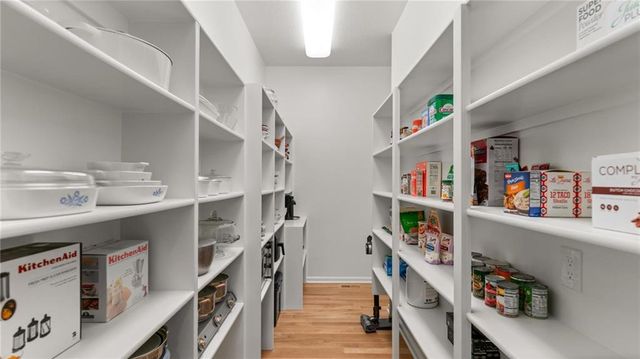 21225 S Cedar Niles Road, Spring Hill, KS 66083