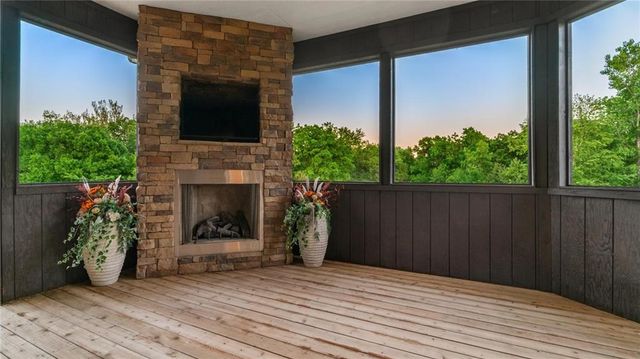 21225 S Cedar Niles Road, Spring Hill, KS 66083
