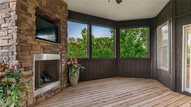 21225 S Cedar Niles Road, Spring Hill, KS 66083