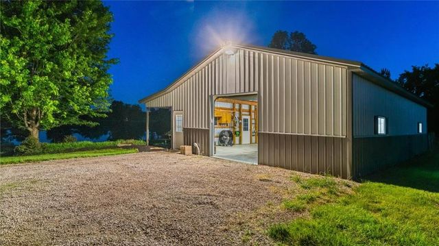 21225 S Cedar Niles Road, Spring Hill, KS 66083