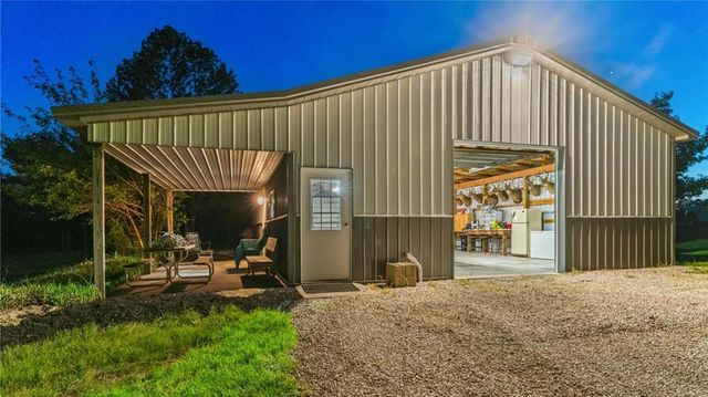 21225 S Cedar Niles Road, Spring Hill, KS 66083