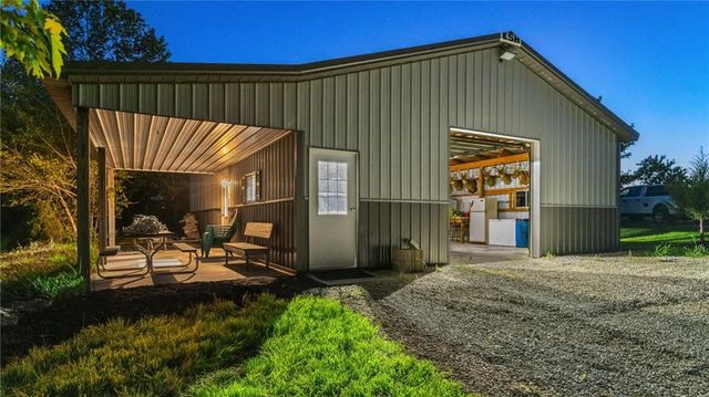21225 S Cedar Niles Road, Spring Hill, KS 66083