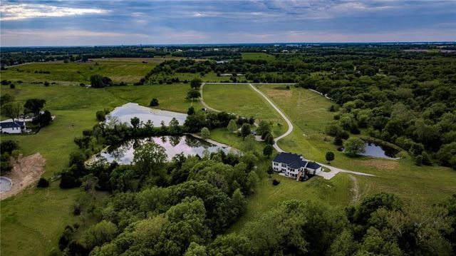 21225 S Cedar Niles Road, Spring Hill, KS 66083