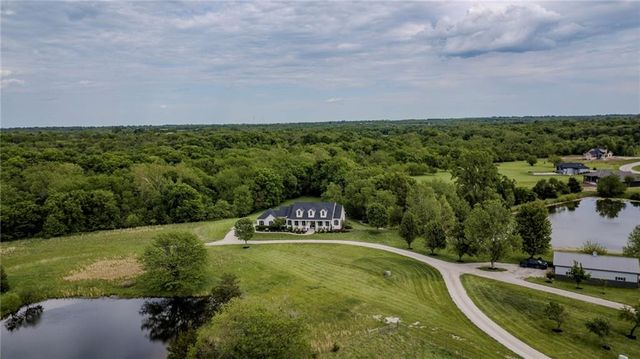 21225 S Cedar Niles Road, Spring Hill, KS 66083