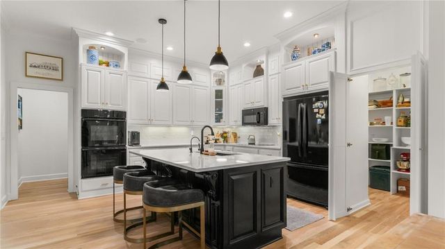 21225 S Cedar Niles Road, Spring Hill, KS 66083