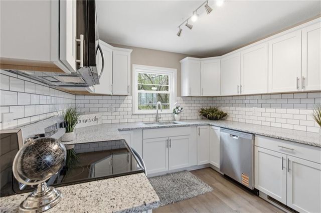 6203 E 147th Terrace, Grandview, MO 64030