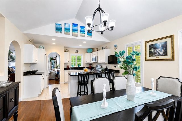 6 Berrywood Ct 6, Bourne, MA 02532