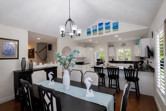 6 Berrywood Ct 6, Bourne, MA 02532
