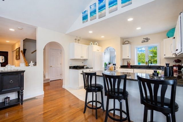 6 Berrywood Ct 6, Bourne, MA 02532