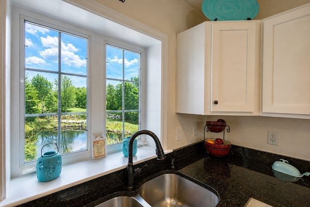 6 Berrywood Ct 6, Bourne, MA 02532
