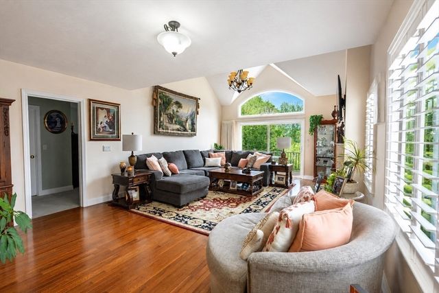 6 Berrywood Ct 6, Bourne, MA 02532