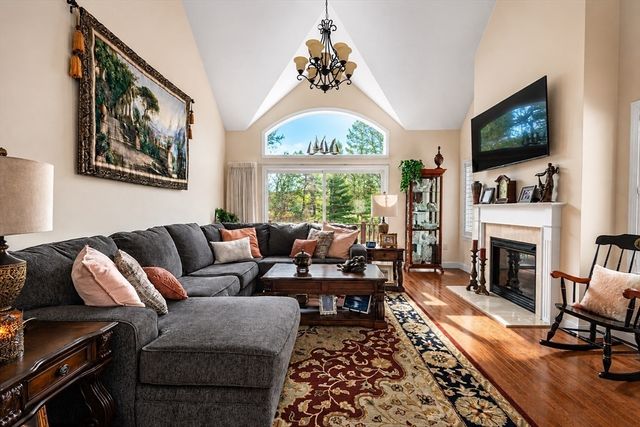 6 Berrywood Ct 6, Bourne, MA 02532