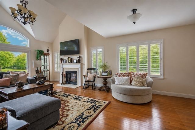 6 Berrywood Ct 6, Bourne, MA 02532