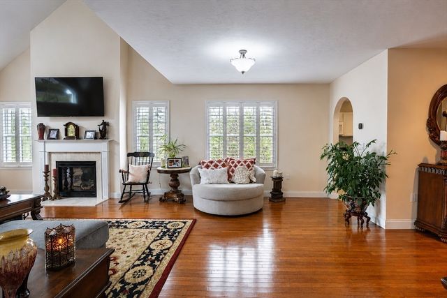6 Berrywood Ct 6, Bourne, MA 02532