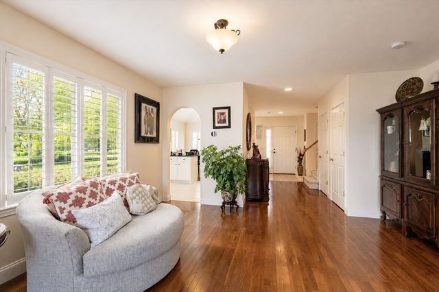 6 Berrywood Ct 6, Bourne, MA 02532