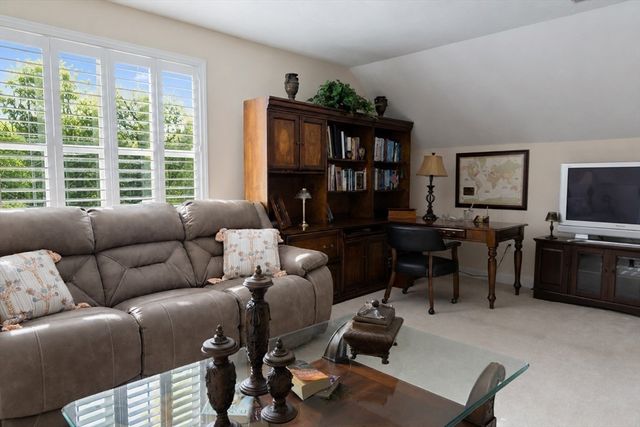 6 Berrywood Ct 6, Bourne, MA 02532