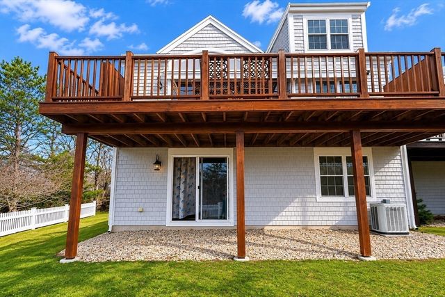 6 Berrywood Ct 6, Bourne, MA 02532