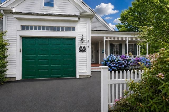 6 Berrywood Ct 6, Bourne, MA 02532