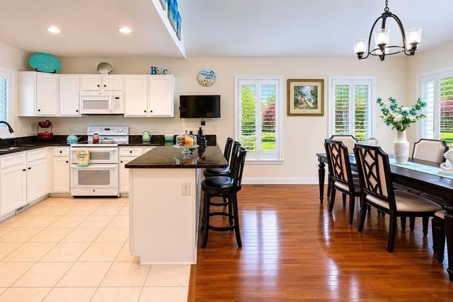 6 Berrywood Ct 6, Bourne, MA 02532