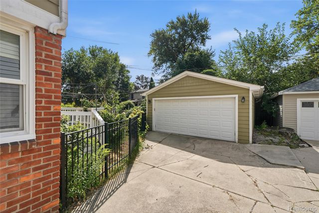 1223 Greenleaf Drive, Royal Oak, MI 48067