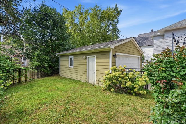 1223 Greenleaf Drive, Royal Oak, MI 48067