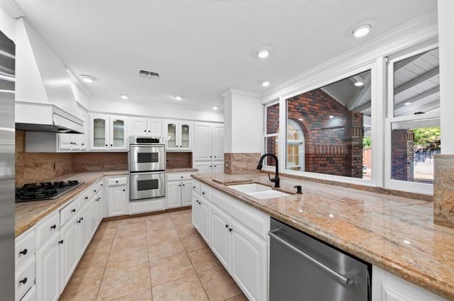 2527 W San Madele Avenue, Fresno, CA 93711