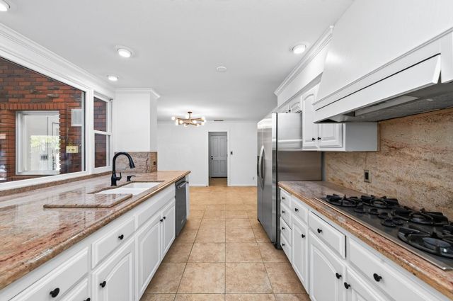 2527 W San Madele Avenue, Fresno, CA 93711