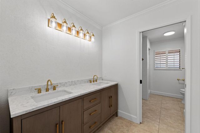 2527 W San Madele Avenue, Fresno, CA 93711