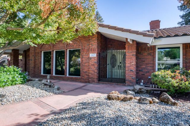 2527 W San Madele Avenue, Fresno, CA 93711