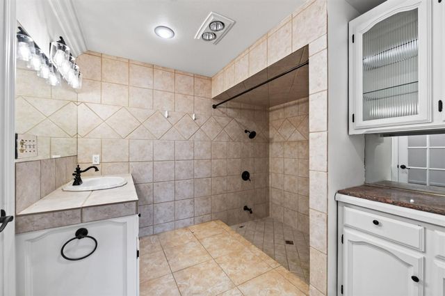 2527 W San Madele Avenue, Fresno, CA 93711